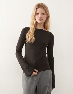�E�B�[�N�f�C ���f�B�[�X �g�b�v�X T�V���c Weekday Annie boat neck long sleeve top in dark brown �u���E��