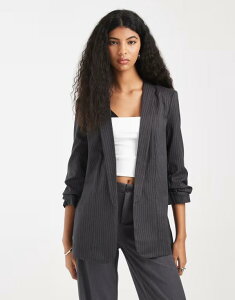 �s�[�V�[�Y ���f�B�[�X �A�E�^�[ �W���P�b�g�E�u���]�� �M���U�[ �u���U�[ PIECES tailored ruched sleeve blazer pinstripe Magnet and White �z���C�g
