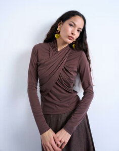 �g�b�v�V���b�v ���f�B�[�X �g�b�v�X T�V���c Topshop cross over wrap long sleeve top in chocolate BROWN �u���E��