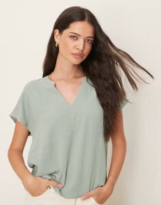 �W�F�C�f�B�[���C ���f�B�[�X �g�b�v�X �V���c V�l�b�N �u���E�X JDY v neck short sleeve blouse in sage Chinois green �O���[��