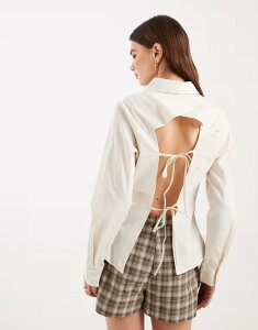 �~�X�Z���t�t���b�W ���f�B�[�X �g�b�v�X �V���c �J�b�g�A�E�g Misselfridge fitted shirt with cut out back in ecru �G�N����