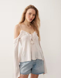 �~�X�Z���t�t���b�W ���f�B�[�X �A�E�^�[ �j�b�g�E�Z�[�^�[ �t���� ���l�� Misselfridge premium linen blend knit cold shoulderuffle trim top in cream �N���[��