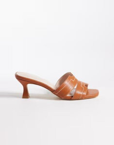 ���C�h ���f�B�[�X �V���[�Y �T���_�� �q�[�� RAID Clydie kitten heel mule sandals in tan pu �^��