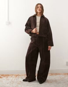 ���N���C�� ���B���e�[�W ���f�B�[�X �{�g���X �J�W���A���p���c �X�G�[�h Reclaimed Vintage real suede barreleg pants with seam detail in chocolate brown - part of a set BROWN �u���E��