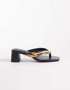 �G�C�\�X ���f�B�[�X �V���[�Y �T���_�� �v�����g ���U�[ �q�[�� ASOS DESIGN Hideout premium leather block heeled toe thong sandals in tiger printiger pony �A�j�}��