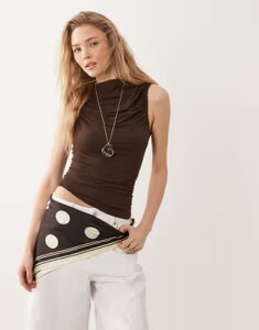 �~�X�Z���t�t���b�W ���f�B�[�X �g�b�v�X �^���N�g�b�v �M���U�[ Misselfridge ruched front slash neck top in chocolate �`���R���[�g