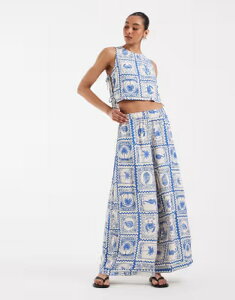 �I�u�W�F�N�g ���f�B�[�X �g�b�v�X �x�X�g �v�����g �m�[�X���[�u �N���b�v�h Object cropped sleeveless top and white seaside postcard print - part of a set Birch / Azure Blue �u���[