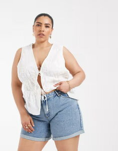 ���F�����[�_ ���f�B�[�X �{�g���X �n�[�t�p���c�E�V���[�c �V���[�g�p���c �f�j�� Vero Moda Curve high rise loose fit denim shorts in medium blue wash Medium blue denim �f�j��