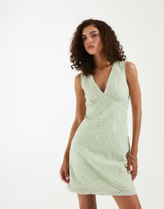 ���F�����[�_ ���f�B�[�X �g�b�v�X �����s�[�X V�l�b�N �~�j �R�b�g�� Vero Moda cotton broderie v neck mini dress in pale fog Green emb �O���[��