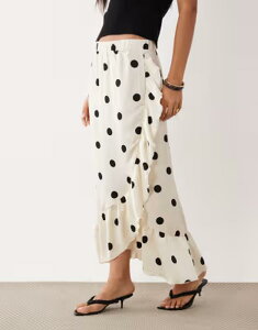���B�� ���f�B�[�X �{�g���X�J�[�g �h�b�g�� �h�b�g �v�����g �T�e�� �}�L�V VILA frill trim satin maxi skirt in cream and black polka dot print BIRCH AOP DOTS �N���[��