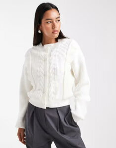 �U�E�t�����b�N ���f�B�[�X �A�E�^�[ �J�[�f�B�K�� �j�b�g The Frolic exclusive cable knit faux pearl button up scallop trim cardigan in cream �N���[��