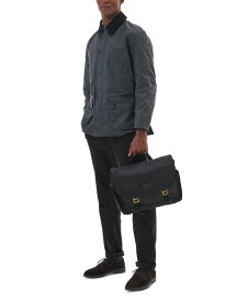 【送料無料】 バブアー メンズ ショルダーバッグ バッグ Essential Wax Cotton Messenger Bag Black