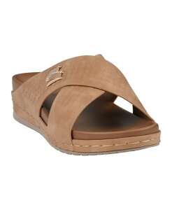 【送料無料】 ジーシーシューズ レディース サンダル シューズ Women's Carter Slip-On Wedge Sandals Tan