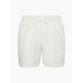 【送料無料】 カルバンクライン メンズ ハーフパンツ・ショーツ 水着 Medium Tape Swim Shorts Mens Chalk