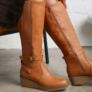 �z�G�A�Y�U�b�g�t���� ���f�B�[�X �V���[�Y �u�[�c�E���C���u�[�c Wheres That From Wheres Knee High Wedge Boots With Strap And Buckle Tan PU �^��