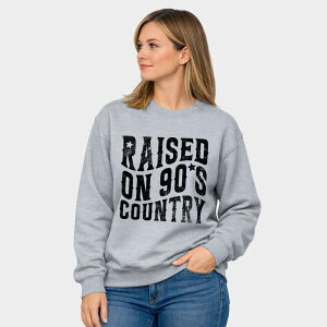 Simply Sage Market ���f�B�[�X �g�b�v�X T�V���c �X�E�F�b�g �O���t�B�b�N Simply Sage Market Raised On 90s Country - Women's Graphic Sweatshirt Graphite �O���t�@�C�g