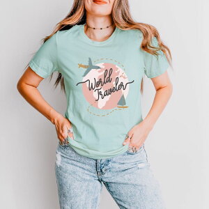 Simply Sage Market ���f�B�[�X �g�b�v�X T�V���c �O���t�B�b�N Simply Sage Market World Traveler - Women'short Sleeve Graphic T-Shirt Seafoam