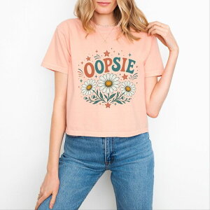 Simply Sage Market ���f�B�[�X �g�b�v�X T�V���c �O���t�B�b�N Simply Sage Market Oopsie Daisy Stars - Women's Boxy Crop Top Graphic T-Shirt Peachy