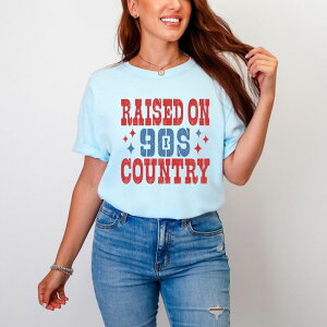 Simply Sage Market ���f�B�[�X �g�b�v�X T�V���c �O���t�B�b�N Simply Sage Market Raised On 90s Country Stars - Women's Garment Dyed Graphic T-Shirt Chambray