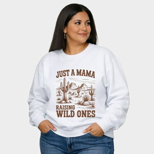 Simply Sage Market ���f�B�[�X �g�b�v�X T�V���c �v���X�T�C�Y �X�E�F�b�g �O���t�B�b�N Simply Sage Market Just A Mama Raising Wild Ones - Women's Plusized Graphic Sweatshirt White �z���C�g