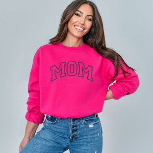 Simply Sage Market ���f�B�[�X �g�b�v�X T�V���c �X�E�F�b�g �h�J Simply Sage Market Embroidered Mom Varsity Outline Sweatshirt Raspberry �Z�[�W