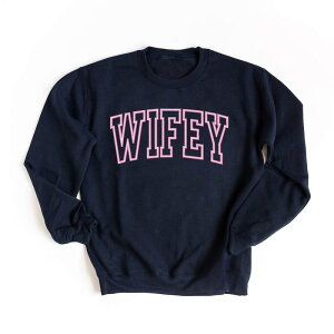 yz Simply Sage Market fB[X TVc gbvX Simply Sage Market Embroidered Wifey Arched Varsity Sweatshirt True Navy