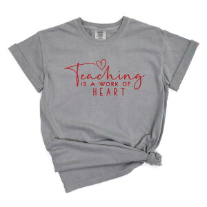 Simply Sage Market ���f�B�[�X �g�b�v�X T�V���c Simply Sage Marketeaching Is A Work Of Heart Garment Dyed Tee Grey �O���[