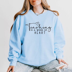 Simply Sage Market ���f�B�[�X �g�b�v�X T�V���c �X�E�F�b�g Simply Sage Marketeaching Is A Work Of Heart Lightweight Garment Dyed Sweatshirt Hydrangea �Z�[�W