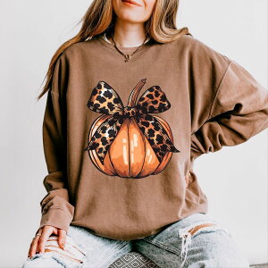 Simply Sage Market ���f�B�[�X �g�b�v�X T�V���c �X�E�F�b�g Simply Sage Market Coquette Fall Pumpkin Lightweight Garment Dyed Sweatshirt Espresso �Z�[�W