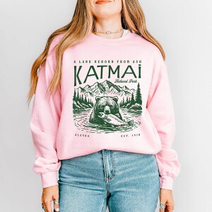 Simply Sage Market ���f�B�[�X �g�b�v�X T�V���c �X�E�F�b�g Simply Sage Market Katmai National Park A Land Reborn From Ash Sweatshirt Light Pink �s���N