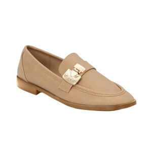 【送料無料】 ヨキ レディース スリッポン・ローファー シューズ Yoki Junia-06 Women's Faux Patent Leather Loafers Gold Buckle Beige