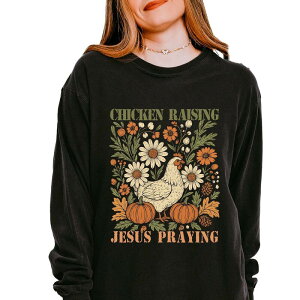 Simply Sage Market ���f�B�[�X �g�b�v�X T�V���c �O���t�B�b�N Simply Sage Market Chicken Raising Jesus Praying - Women's Garment Dyed Long Sleeve Graphic T-Shirt Black �u���b�N