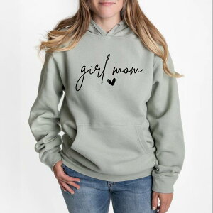 Simply Sage Market ���f�B�[�X �g�b�v�X T�V���c �p�[�J�[ �O���t�B�b�N Simply Sage Market Girl Mom Cursive Heart - Women's Graphic Hoodie Sage �Z�[�W