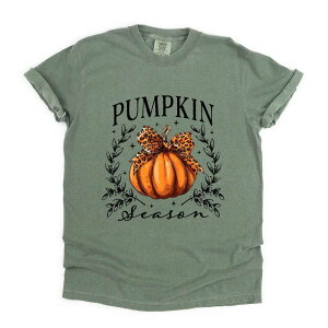 Simply Sage Market ���f�B�[�X �g�b�v�X T�V���c �O���t�B�b�N Simply Sage Market Pumpkin Season Leopard Bow - Women's Garment Dyed Graphic T-Shirt Moss �A�j�}��