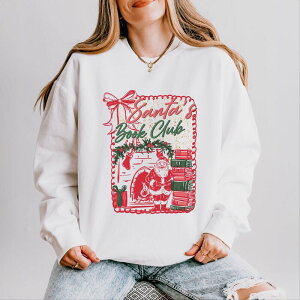 Simply Sage Market ���f�B�[�X �g�b�v�X T�V���c �X�E�F�b�g Simply Sage Market Santa's Book Club Coquette - Women's Lightweight Garment Dyed Sweatshirt White �z���C�g