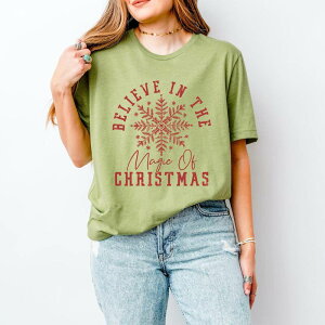 Simply Sage Market ���f�B�[�X �g�b�v�X T�V���c �O���t�B�b�N Simply Sage Market Magic Of Christmas - Women'short Sleeve Graphic T-Shirt Light Green �O���[��