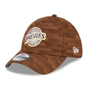 �j���[�G�� �����Y �A�N�Z�T���[ �X�q Men's New Era Brown San Diego Padres 2025 MLB Clubhouse 39THIRTY Flex Hat Pad Brown �u���E��