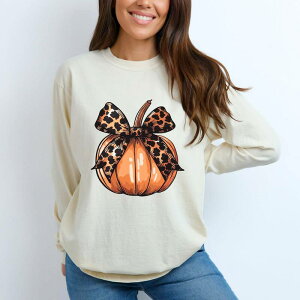 Simply Sage Market ���f�B�[�X �g�b�v�X T�V���c Simply Sage Market Coquette Fall Pumpkin Garment Dyed Long Sleeve Ivory �A�C�{���[