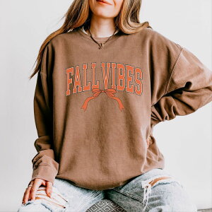 Simply Sage Market ���f�B�[�X �g�b�v�X T�V���c �X�E�F�b�g Simply Sage Market Varsity Fall Vibes Coquette - Womens Lightweight Garment Dyed Sweatshirt Espresso