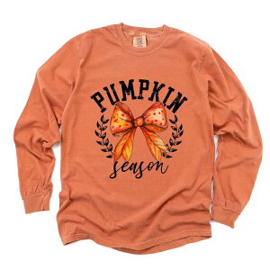 Simply Sage Market ���f�B�[�X �g�b�v�X T�V���c �O���t�B�b�N Simply Sage Market Coquette Orange Bow Pumpkin Season - Women's Garment Dyed Long Sleeve Graphic T-Shirt Yam �I�����W