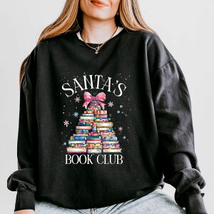 Simply Sage Market ���f�B�[�X �g�b�v�X T�V���c �X�E�F�b�g Simply Sage Market Santa's Book Club - Women's Lightweight Garment Dyed Sweatshirt Black �u���b�N