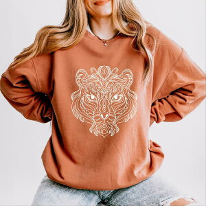 Simply Sage Market ���f�B�[�X �g�b�v�X T�V���c �X�E�F�b�g Simply Sage Marketiger Face Mandala - Women's Lightweight Garment Dyed Sweatshirt Yam �A�j�}��