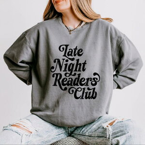 Simply Sage Market ���f�B�[�X �g�b�v�X T�V���c �X�E�F�b�g Simply Sage Market Late Night Readers Club Distressed - Women's Lightweight Garment Dyed Sweatshirt Grey �O���[
