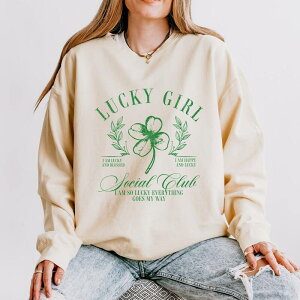 Simply Sage Market ���f�B�[�X �g�b�v�X T�V���c �X�E�F�b�g Simply Sage Market Lucky Girl Social Club Clover - Women's Lightweight Garment Dyed Sweatshirt Ivory �A�C�{���[