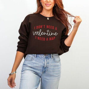 Simply Sage Market ���f�B�[�X �g�b�v�X T�V���c �X�E�F�b�g �O���t�B�b�N Simply Sage Market I Don't Need A Valentine I Need A Nap - Women's Graphic Sweatshirt Chocolate �`���R���[�g