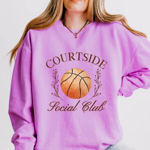 Simply Sage Market ���f�B�[�X �g�b�v�X T�V���c �X�E�F�b�g Simply Sage Market Basketball Courtside Social Club - Women's Lightweight Garment Dyed Sweatshirt Neon Violet �o�C�I���b�g