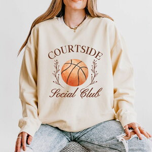 Simply Sage Market ���f�B�[�X �g�b�v�X T�V���c �X�E�F�b�g Simply Sage Market Basketball Courtside Social Club - Women's Lightweight Garment Dyed Sweatshirt Ivory �A�C�{���[