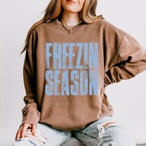 Simply Sage Market ���f�B�[�X �g�b�v�X T�V���c �X�E�F�b�g Simply Sage Market Freezin Season Block Distressed - Women's Lightweight Garment Dyed Sweatshirt Espresso