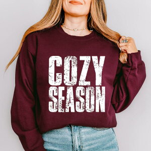 Simply Sage Market ���f�B�[�X �g�b�v�X T�V���c �X�E�F�b�g �O���t�B�b�N Simply Sage Market Cozy Season Block Distressed White - Women's Graphic Sweatshirt Maroon �}���[��