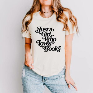 Simply Sage Market ���f�B�[�X �g�b�v�X T�V���c �O���t�B�b�N Simply Sage Market Just A Girl Who Loves Books - Women'short Sleeve Graphic T-Shirt Cream �N���[��